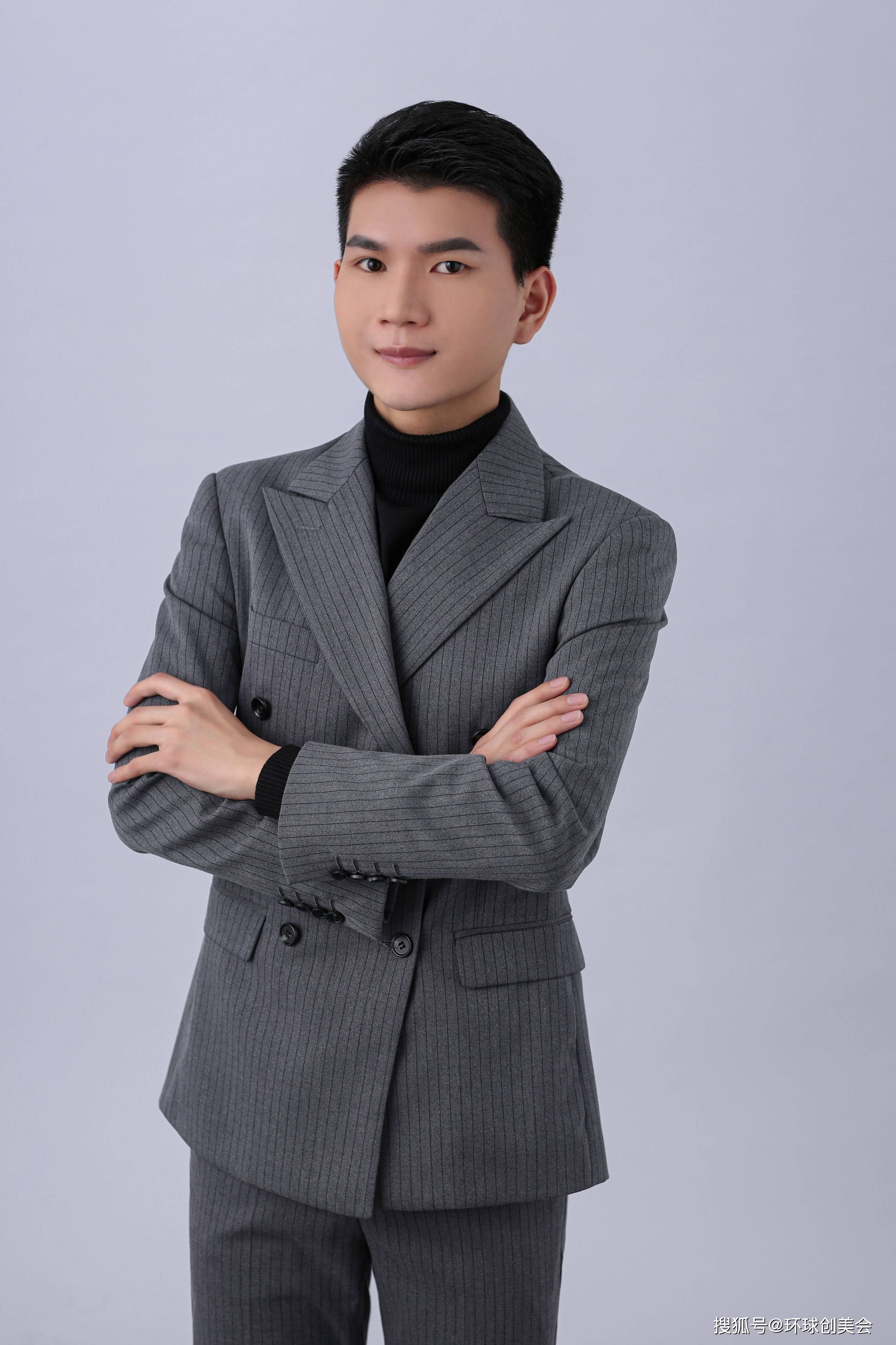 梁现华视觉与舞美负责人